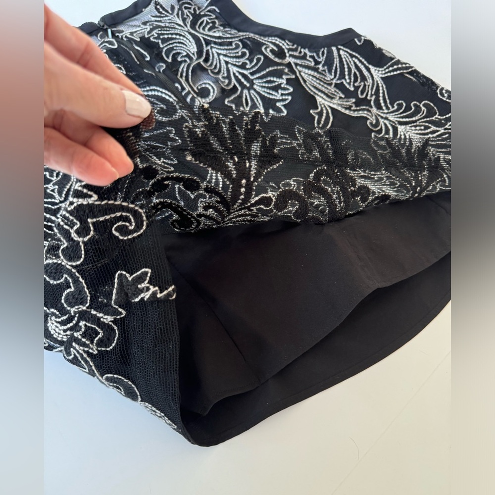 Nanette Lepore Black And Cream Netted Ss Top With… - image 2